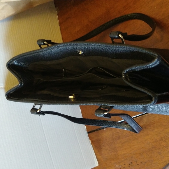 VGUC. Nine West black leather satchel. - Picture 11 of 12